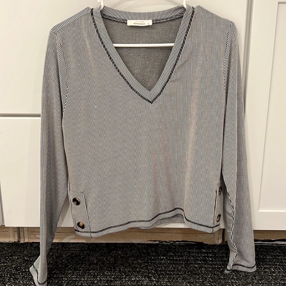 Long sleeve v neck shirt